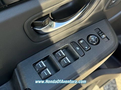Certified 2025 Honda Pilot EX-L image 17