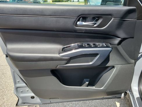 Used 2023 Nissan Pathfinder SL AWD/4WD image 25
