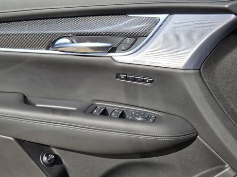 Used 2024 Cadillac XT6 Sport w/ Technology Package image 30