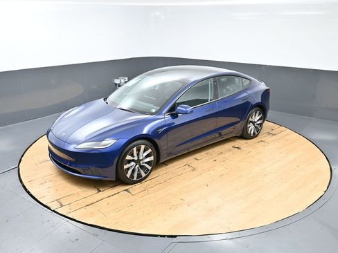 Used 2024 Tesla Model 3 Standard Range RWD image 5