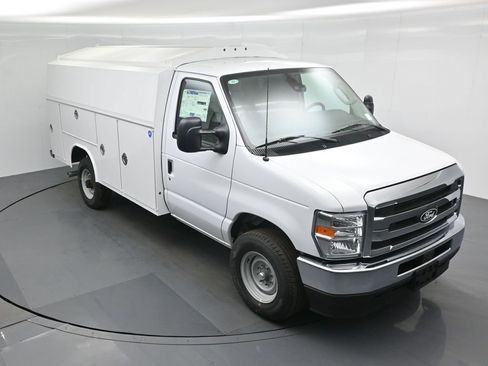 New 2026 Ford E-350 and Econoline 350 Super Duty w/ Power Equipment Group image 36