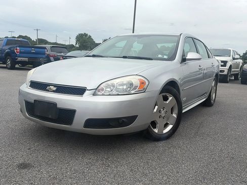 Used 2009 Chevrolet Impala SS w/ Convenience Package FWD image 2