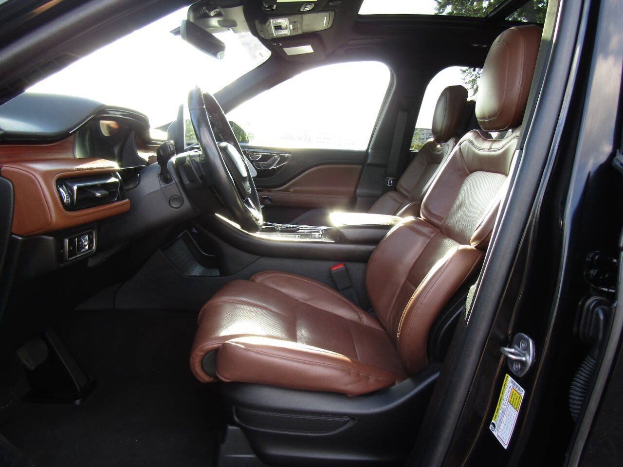 Used 2023 Lincoln Aviator Reserve w/ Equipment Group 201A AWD/4WD image 9