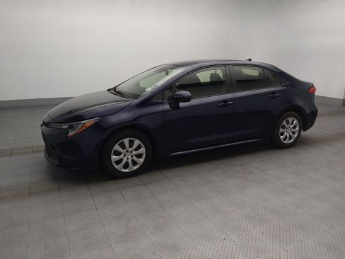 Used 2021 Toyota Corolla LE FWD image 2