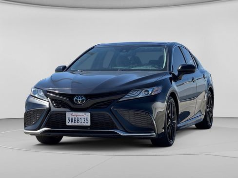 Used 2022 Toyota Camry XSE FWD image 6