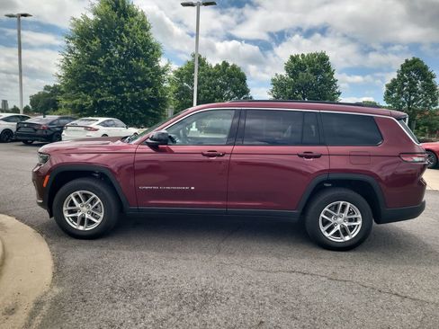 Used 2025 Jeep Grand Cherokee L Laredo AWD/4WD image 5