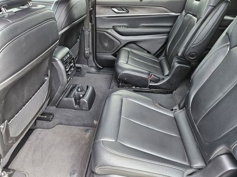Used 2024 Jeep Grand Cherokee L Limited w/ Luxury Tech Group II AWD/4WD image 21