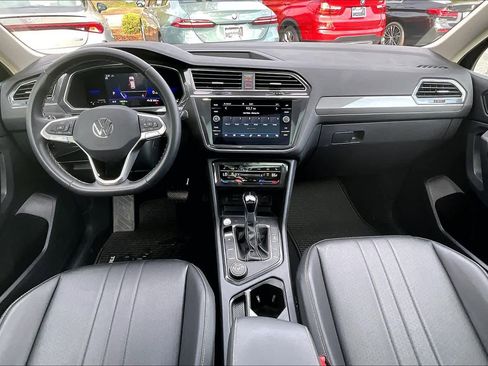 Used 2023 Volkswagen Tiguan SE image 15