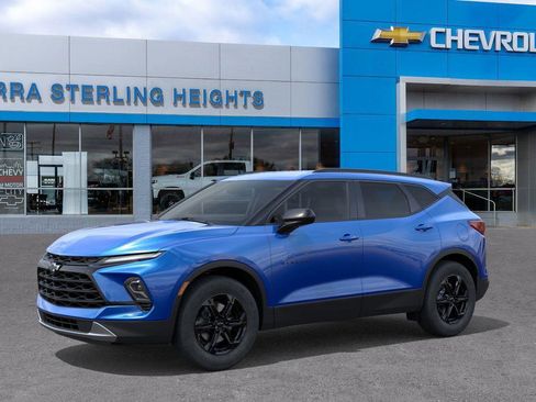 New 2025 Chevrolet Blazer LT w/ Convenience Package image 2