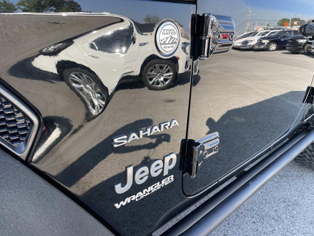 Used 2018 Jeep Wrangler Unlimited Sahara AWD/4WD image 42