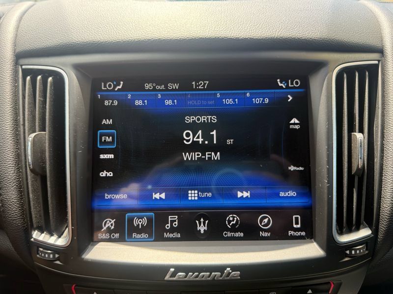 Used 2020 Maserati Levante S AWD/4WD image 27