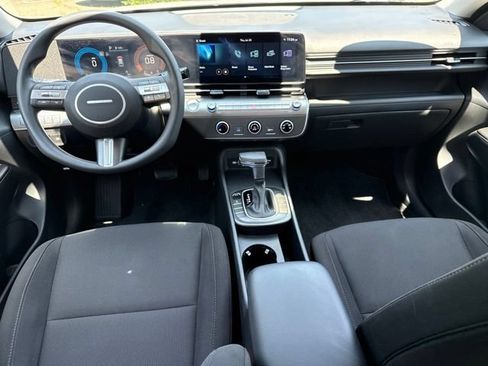 Used 2025 Hyundai Kona SE AWD/4WD image 4