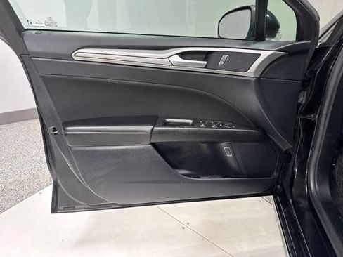 Used 2020 Ford Fusion SE FWD image 10