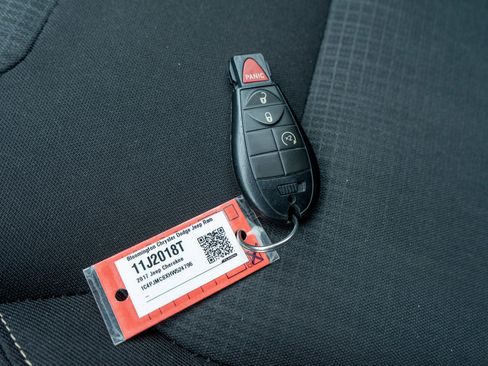 Used 2017 Jeep Cherokee Latitude w/ Cold Weather Group image 27