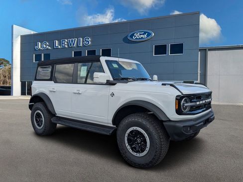New 2025 Ford Bronco Outer Banks w/ Sasquatch Package AWD/4WD image 1