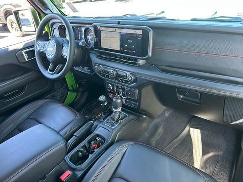 Used 2025 Jeep Gladiator Rubicon AWD/4WD image 37