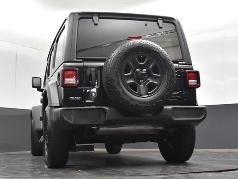 Used 2018 Jeep Wrangler Unlimited Sport AWD/4WD image 27