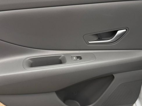 Certified 2025 Hyundai Elantra SE w/ Cargo Package image 11