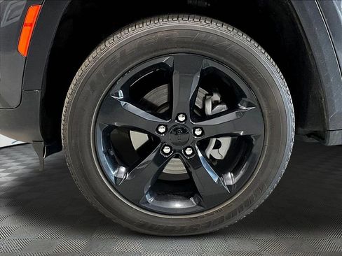 Used 2023 Jeep Grand Cherokee Altitude image 29