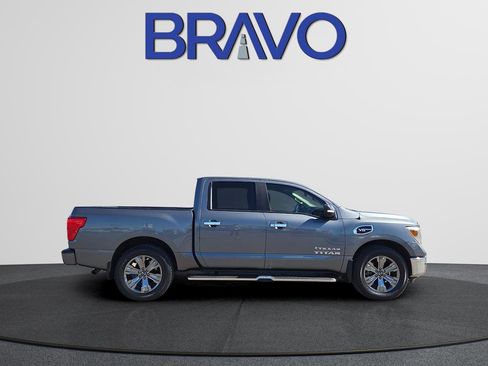 Used 2017 Nissan Titan SV image 3