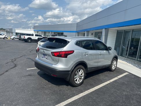 Used 2017 Nissan Rogue Sport SV w/ SV All-Weather Package AWD/4WD image 7