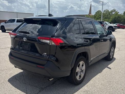 Used 2025 Toyota RAV4 LE AWD/4WD image 4