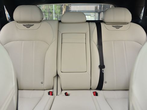 Used 2019 Bentley Bentayga image 19