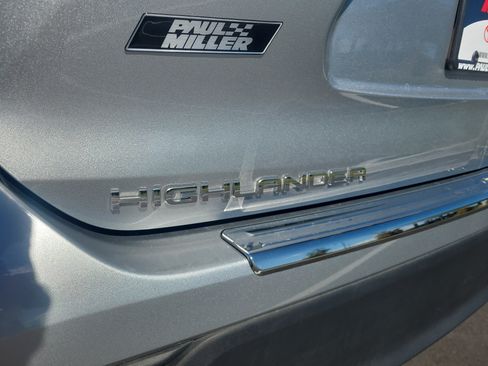 Certified 2025 Toyota Highlander XLE image 30