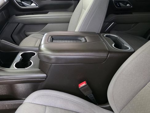 Used 2022 GMC Yukon SLE w/ Gmc Pro Safety Plus Package RWD image 7