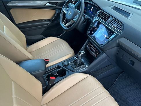 Certified 2022 Volkswagen Tiguan SE w/ Panoramic Sunroof Package image 17