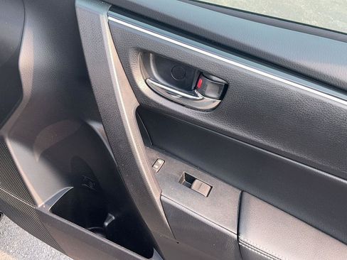 Used 2018 Toyota Corolla XLE FWD image 29