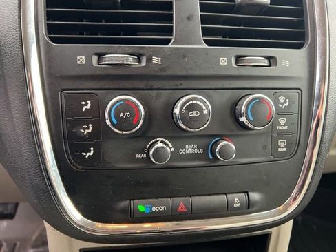 Used 2012 Dodge Grand Caravan SE image 18