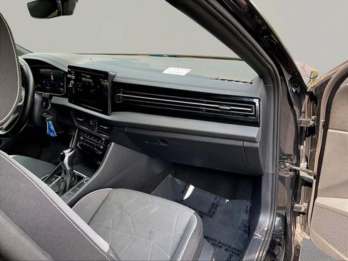 Used 2025 Volkswagen Jetta Sport FWD image 25