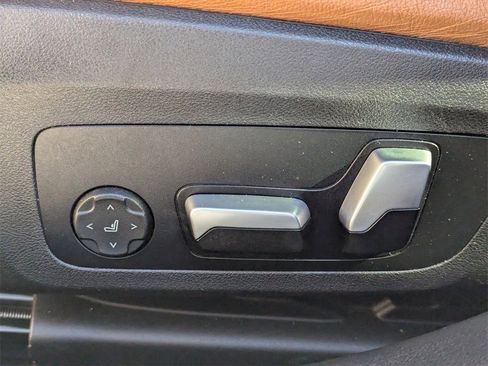 Used 2022 BMW 330i Sedan w/ M Sport Package image 11