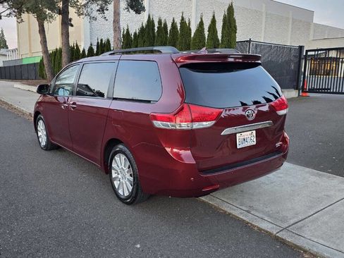 Used 2014 Toyota Sienna Limited image 7