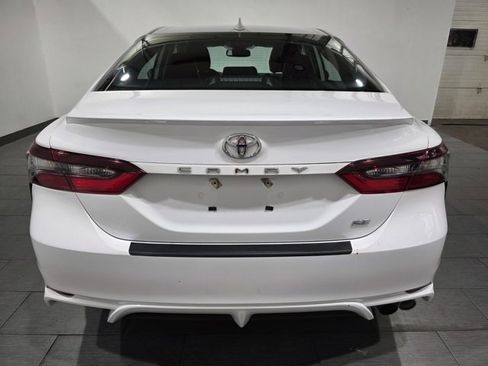 Used 2024 Toyota Camry SE image 4