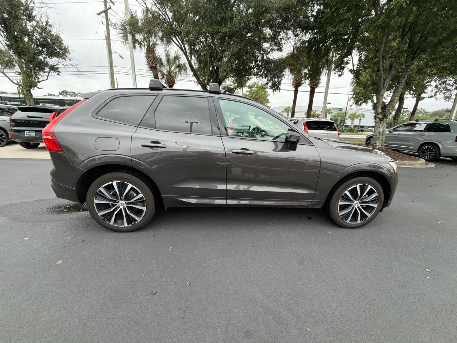 Certified 2025 Volvo XC60 B5 Plus AWD/4WD image 17