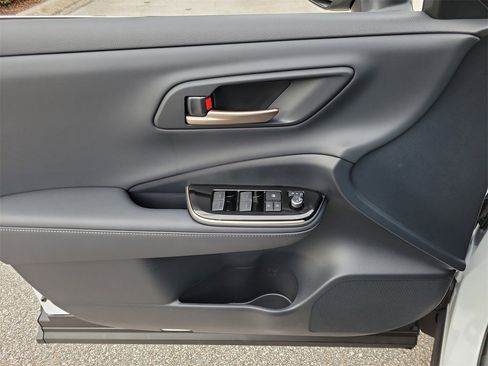 Used 2026 Toyota Crown XLE image 12