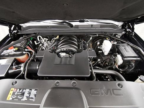 Used 2020 GMC Yukon XL Denali w/ Open Road Package AWD/4WD image 12