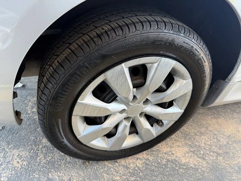 Used 2012 Toyota Corolla LE FWD image 23