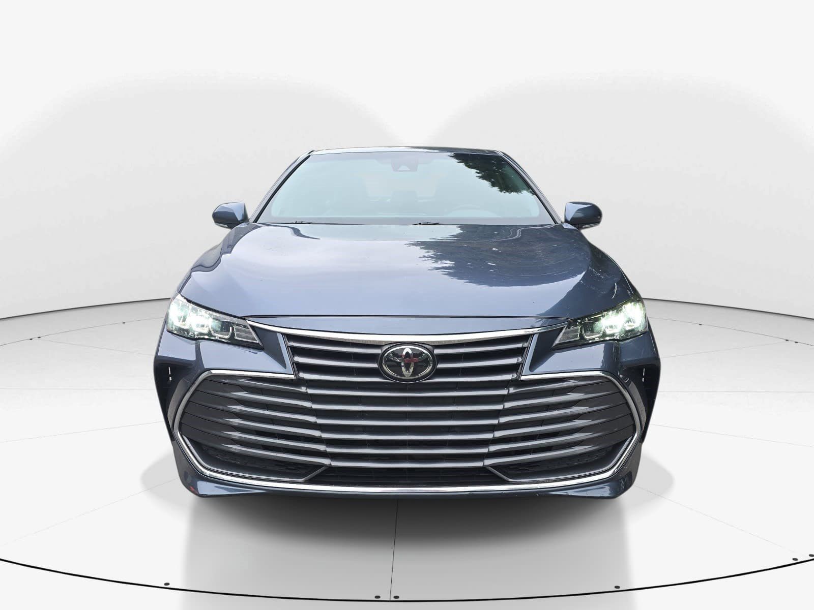 Used 2019 Toyota Avalon XLE w/ Moonroof Package FWD image 9