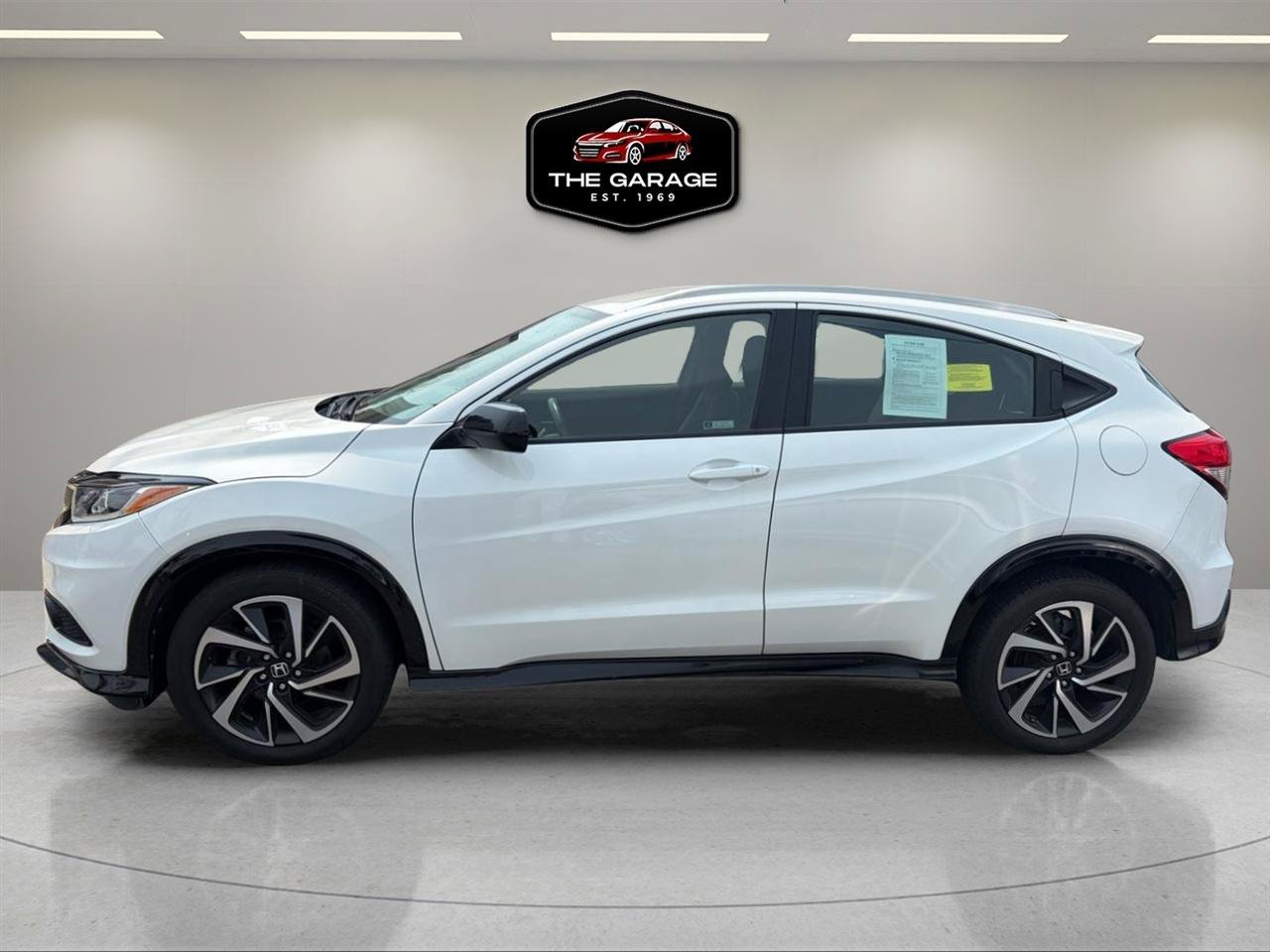 Used 2019 Honda HR-V Sport image 2