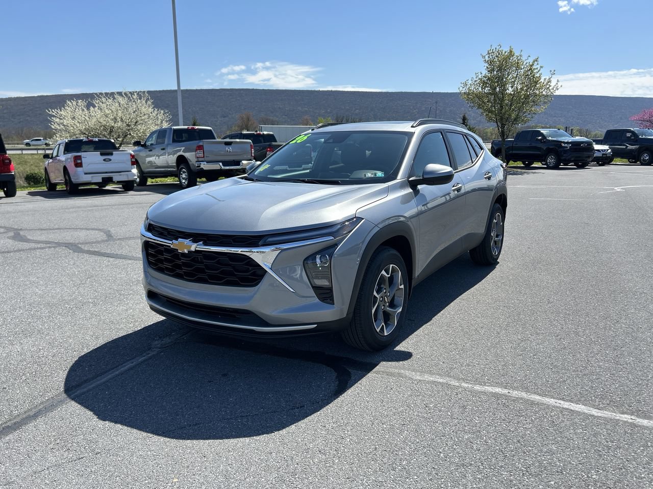 New 2026 Chevrolet Trax LT w/ Sunroof Package FWD image 3