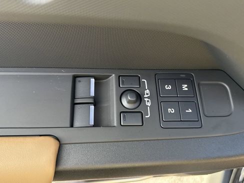 New 2025 Land Rover Defender 90 V8 image 20