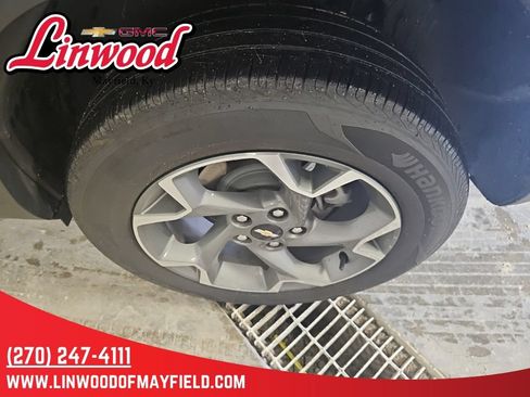 Used 2025 Chevrolet Trax LT FWD image 7