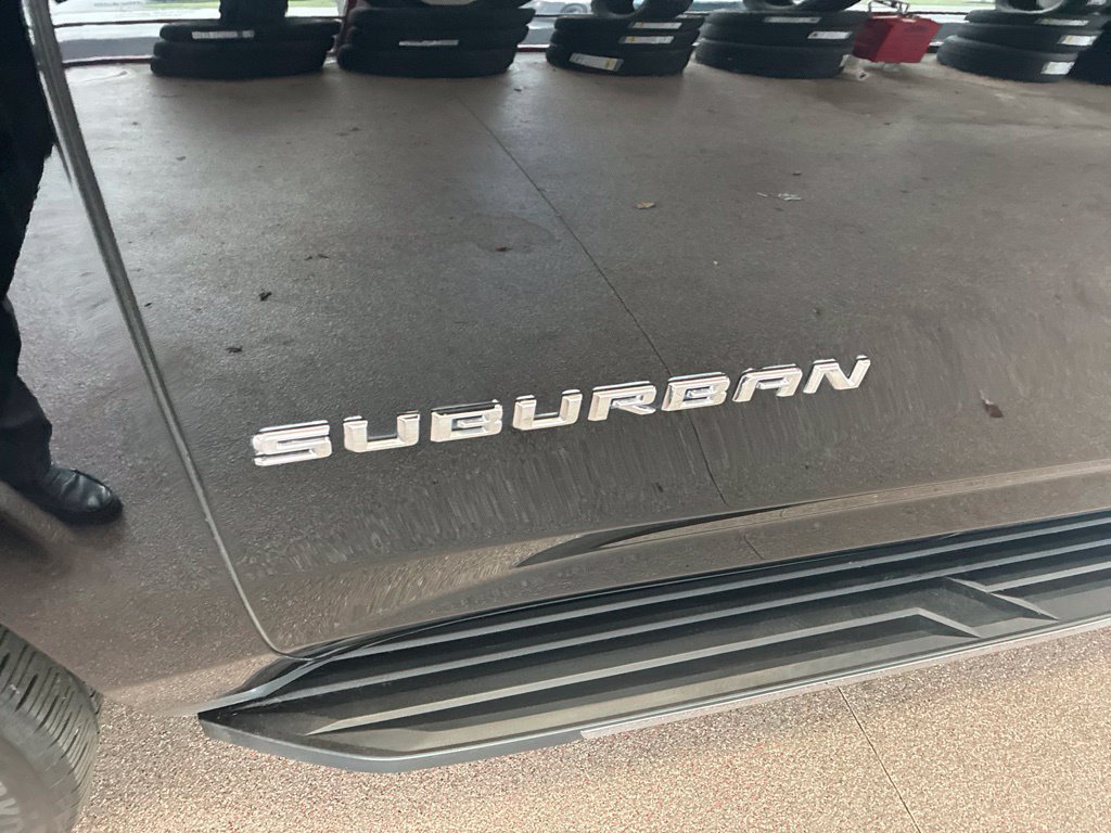 Used 2023 Chevrolet Suburban Premier w/ Premium Package 2 AWD/4WD image 7