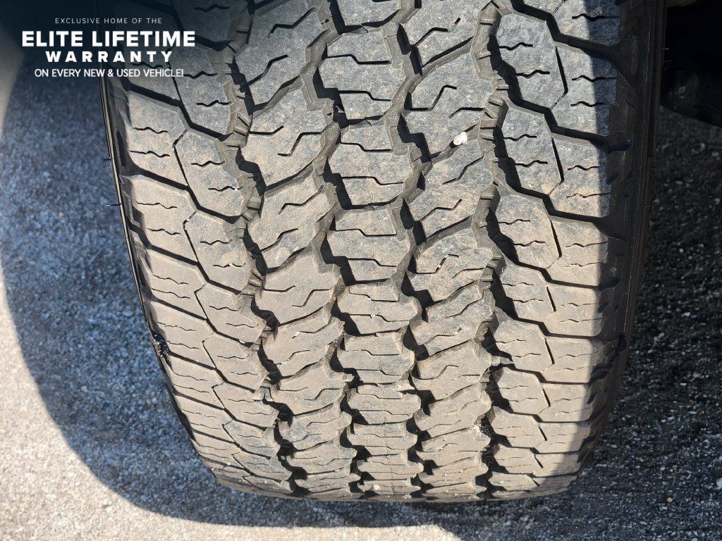 Used 2019 Chevrolet Colorado Z71 AWD/4WD image 12