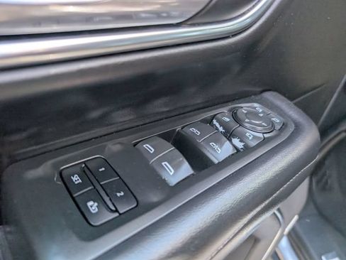 Used 2022 Chevrolet Suburban Z71 w/ Luxury Package AWD/4WD image 15