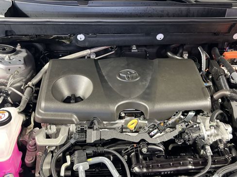 Used 2025 Toyota RAV4 XLE AWD/4WD image 30