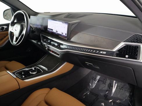 Used 2025 BMW X5 xDrive50e w/ Parking Assistance Package image 9